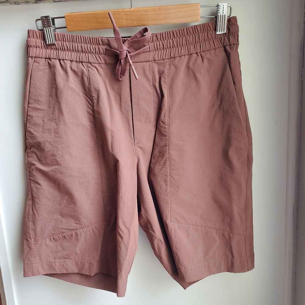 lululemon athletica Men's Flat Front Shorts in Dusty Rose